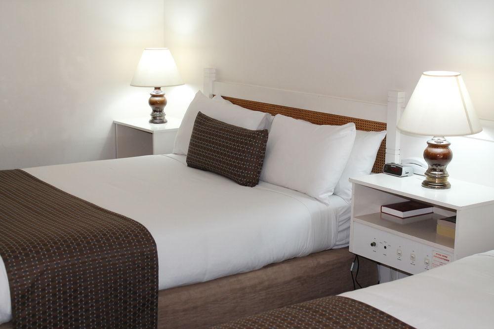 Econo Lodge Dockside Glenelg Аделаида Экстерьер фото