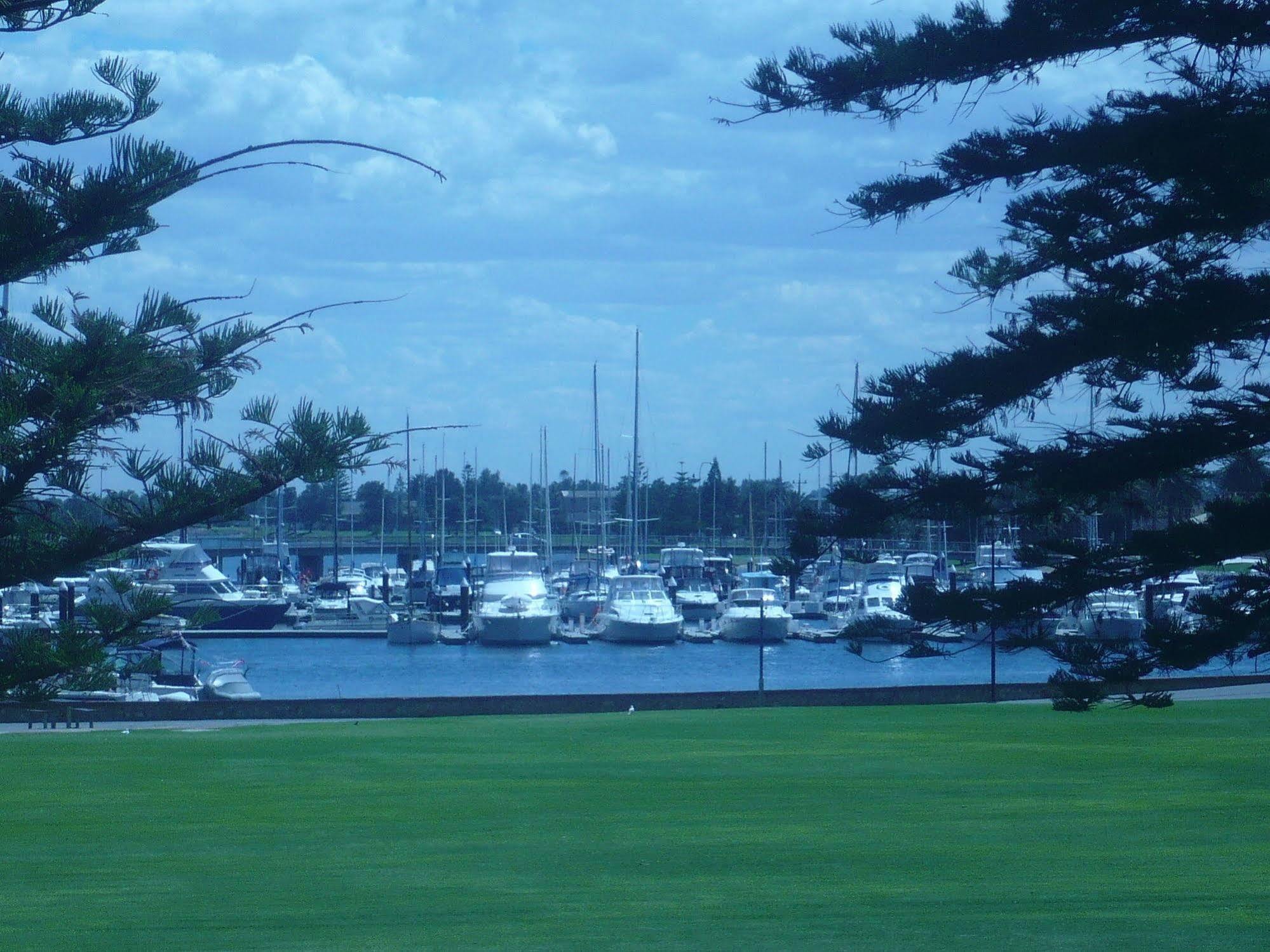 Econo Lodge Dockside Glenelg Аделаида Экстерьер фото